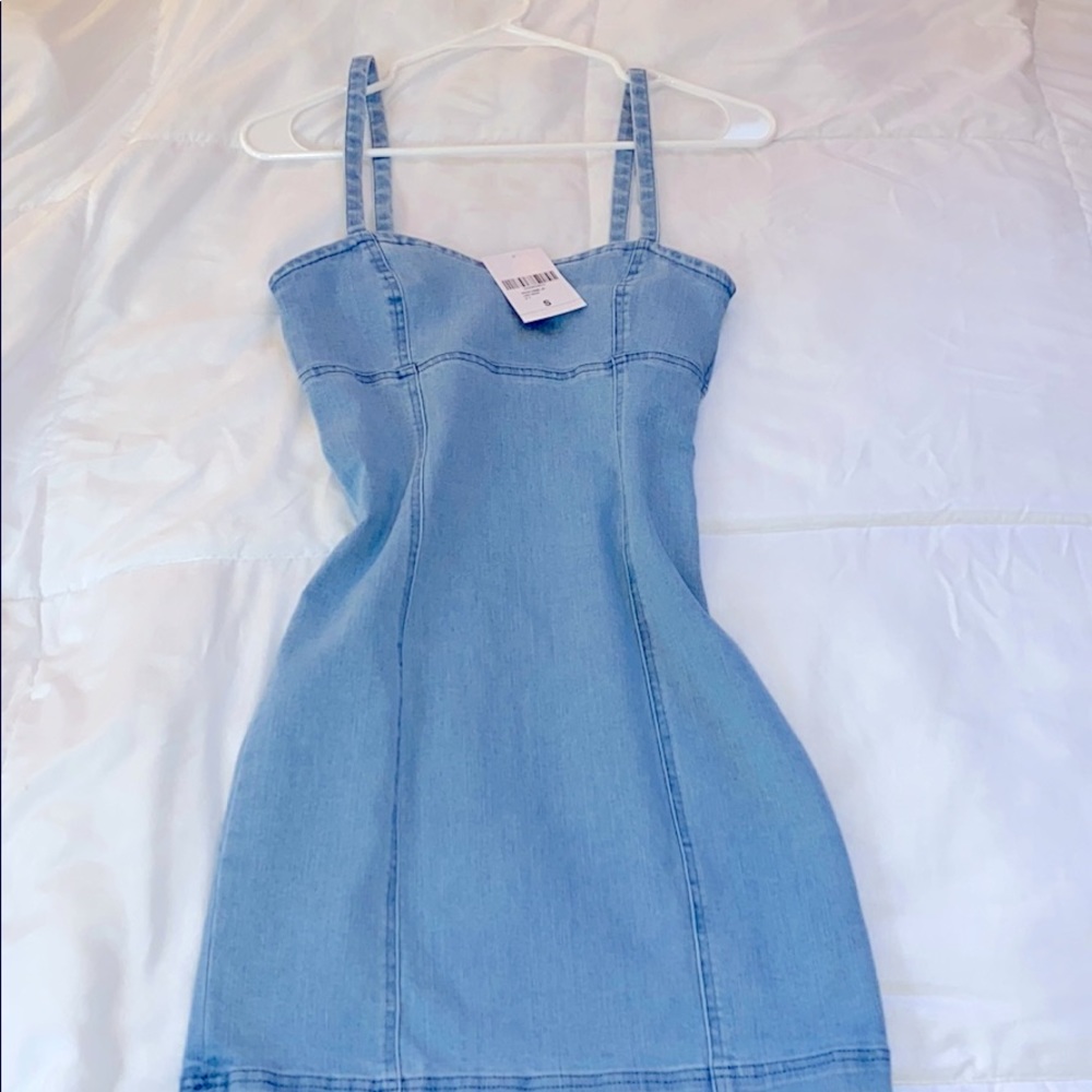 Adorable and super flattering jean dress!